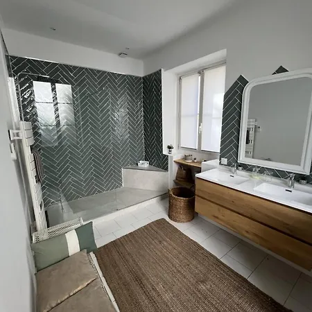 Apartament Superbe De 105 M2, Hyper Centre Avec Terrasse, Parking, A 5 Min De La
