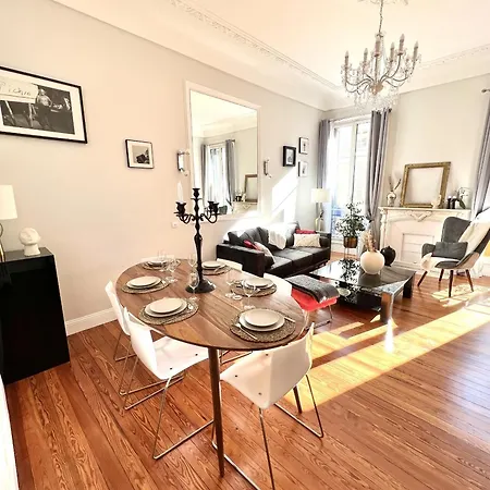 Apartament Superbe De 105 M2, Hyper Centre Avec Terrasse, Parking, A 5 Min De La
