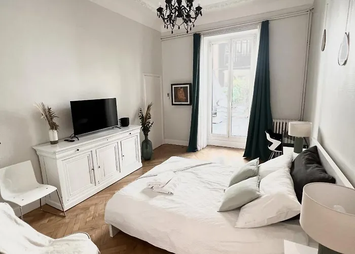 Superbe De 105 M2, Hyper Centre Avec Terrasse, Parking, A 5 Min De La * نيس