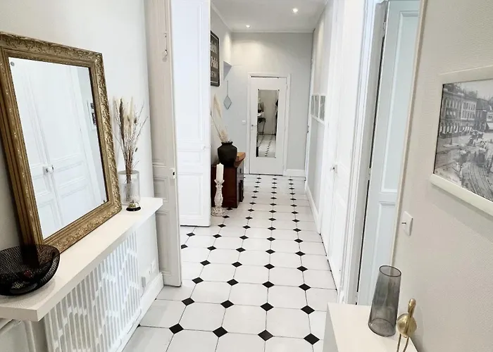 Superbe De 105 M2, Hyper Centre Avec Terrasse, Parking, A 5 Min De La *