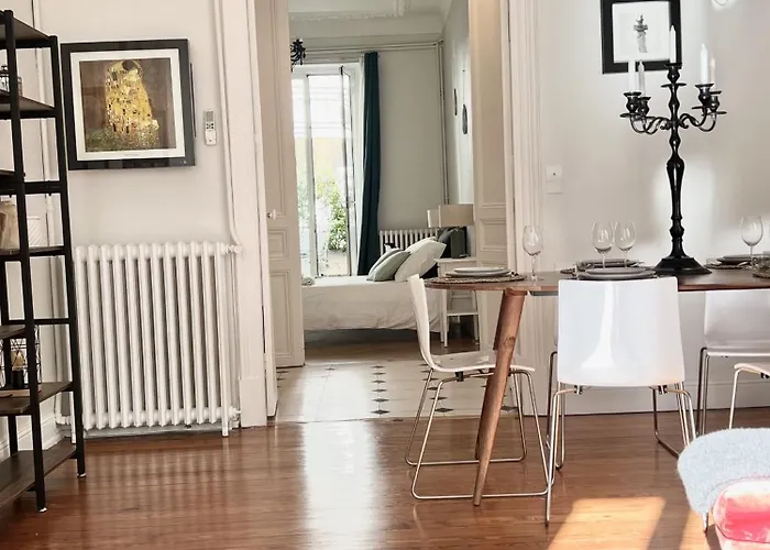 Apartment Superbe De 105 M2, Hyper Centre Avec Terrasse, Parking, A 5 Min De La Nice