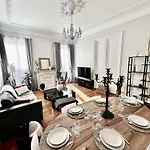 Superbe De 105 M2, Hyper Centre Avec Terrasse, Parking, A 5 Min De La